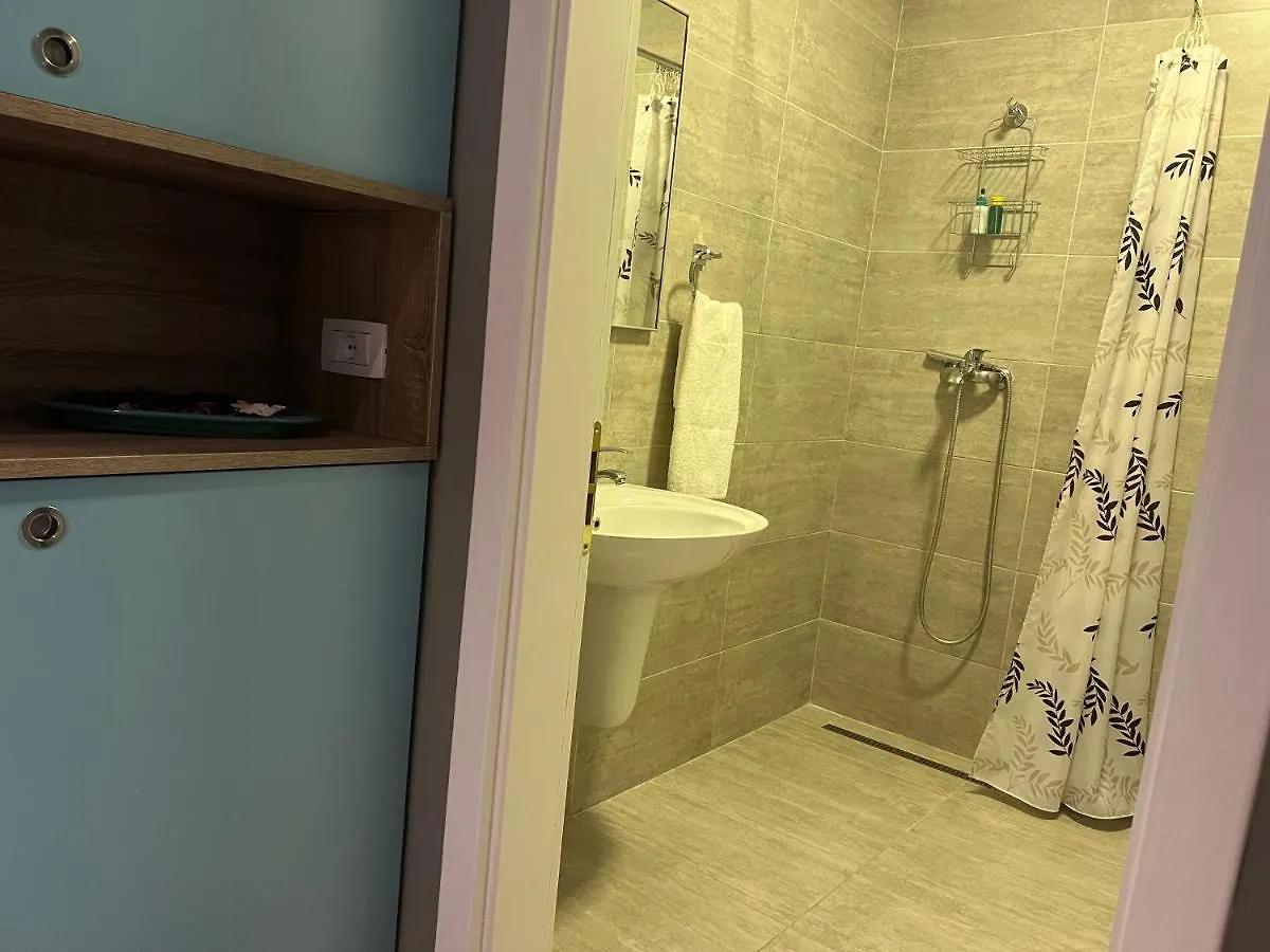 Alpha Auriga Quiet Apartment Tiran