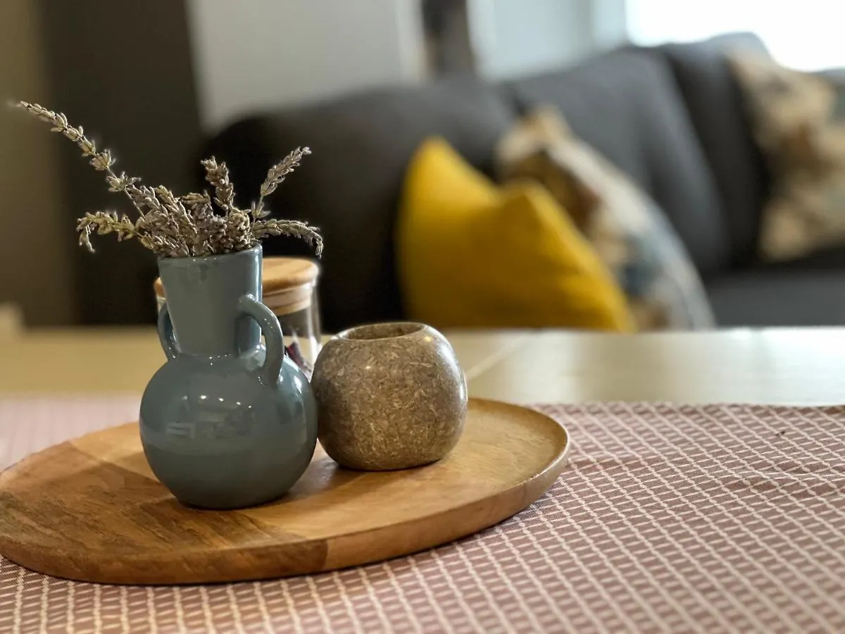 Alpha Auriga Quiet Apartment Tiran