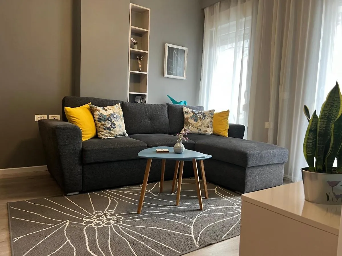 Alpha Auriga Quiet Apartment Tiran
