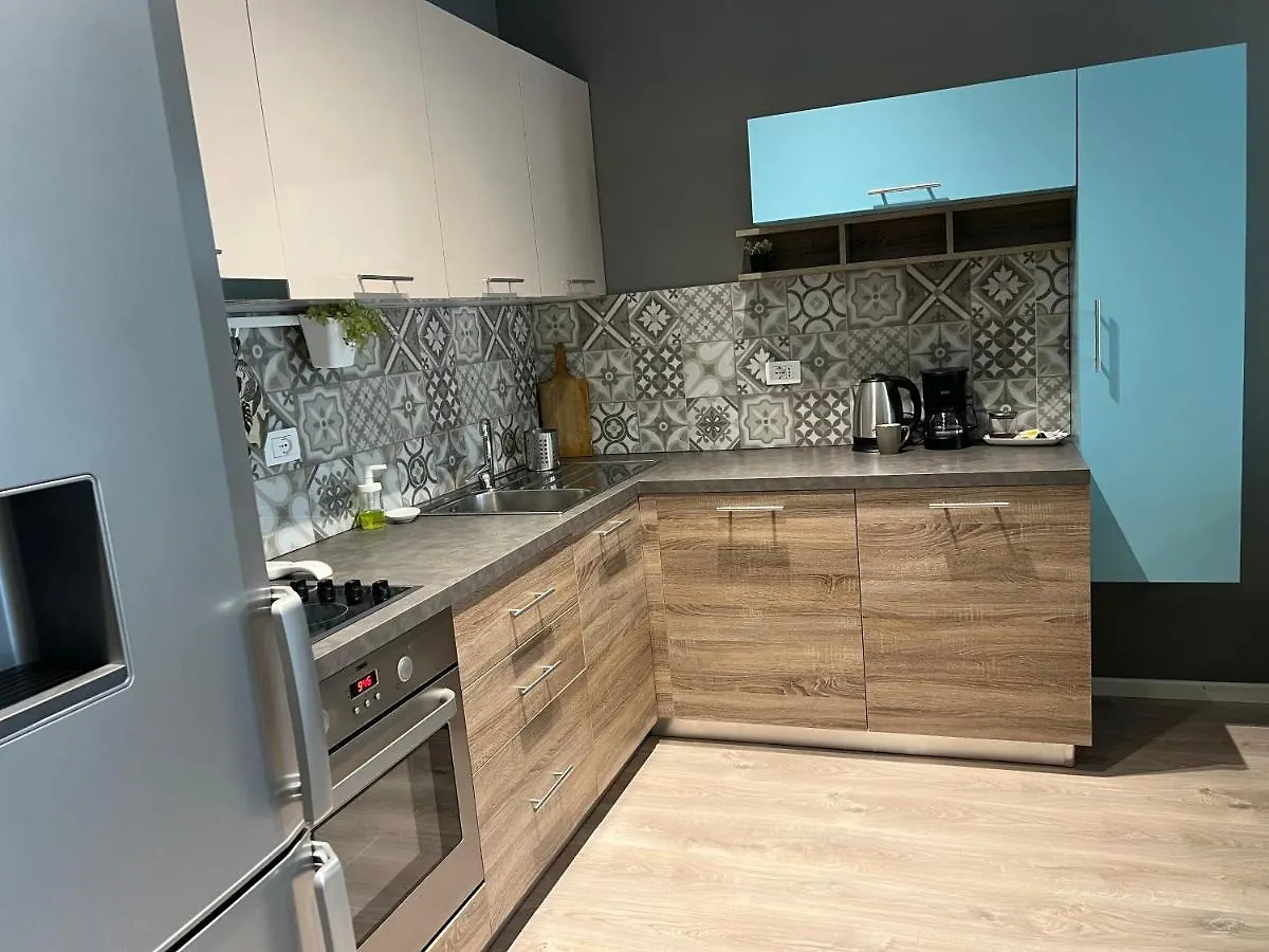 Alpha Auriga Quiet Apartment Tiran